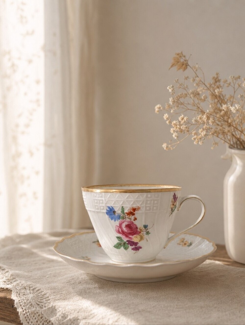 Vtg Hutschenreuther Dresden Moritzburg Floral Tea Cup & Saucer Set Gold Trim
